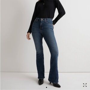 Madewell Curvy Skinny Flare Jeans in Alvord Wash Instacozy Edition Size 25